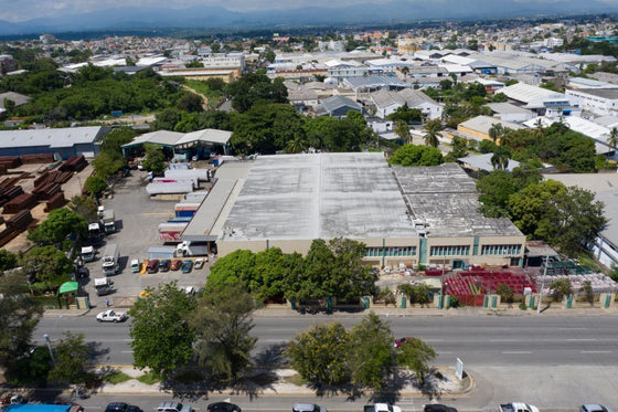 Nave terreno locales comerciales venta Ave. Luperon Herrera, Santo Domingo,