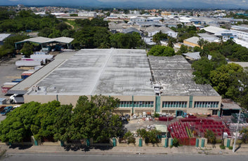 Nave terreno locales comerciales venta Santo Domingo, Ave. Luperon Herrera-1
