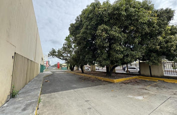 Nave terreno locales comerciales venta Santo Domingo, Ave. Luperon Herrera-36