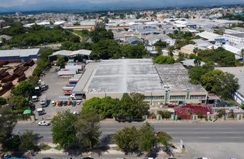 Nave terreno locales comerciales venta Santo Domingo, Ave. Luperon Herrera-6