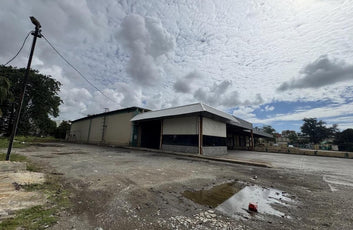 Nave terreno locales comerciales venta Santo Domingo, Ave. Luperon Herrera-11