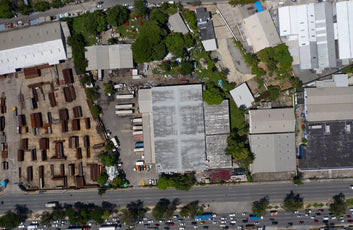 Nave terreno locales comerciales venta Santo Domingo, Ave. Luperon Herrera-3