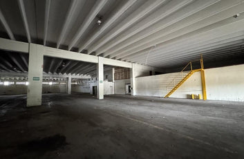 Nave terreno locales comerciales venta Santo Domingo, Ave. Luperon Herrera-44