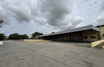Nave terreno locales comerciales venta Santo Domingo, Ave. Luperon Herrera-9