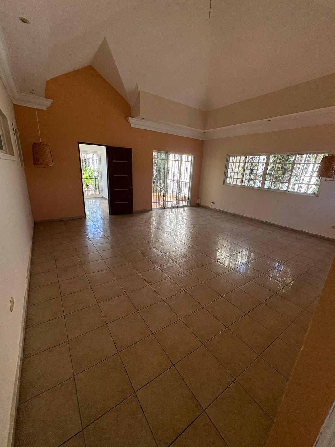 Locales comerciales alquiler Urb. Fernandez Santo Domingo
