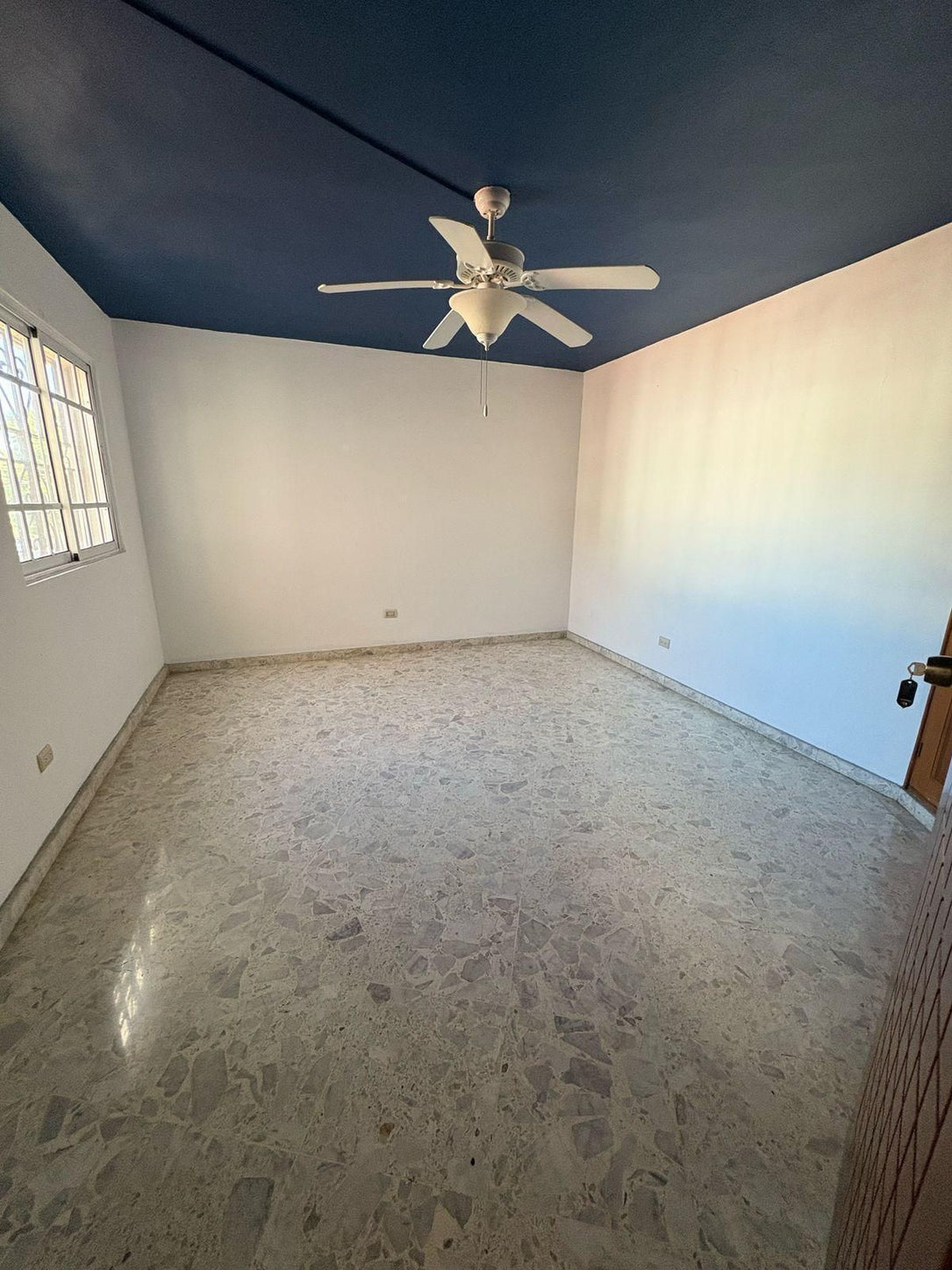 Locales comerciales alquiler Urb. Fernandez Santo Domingo