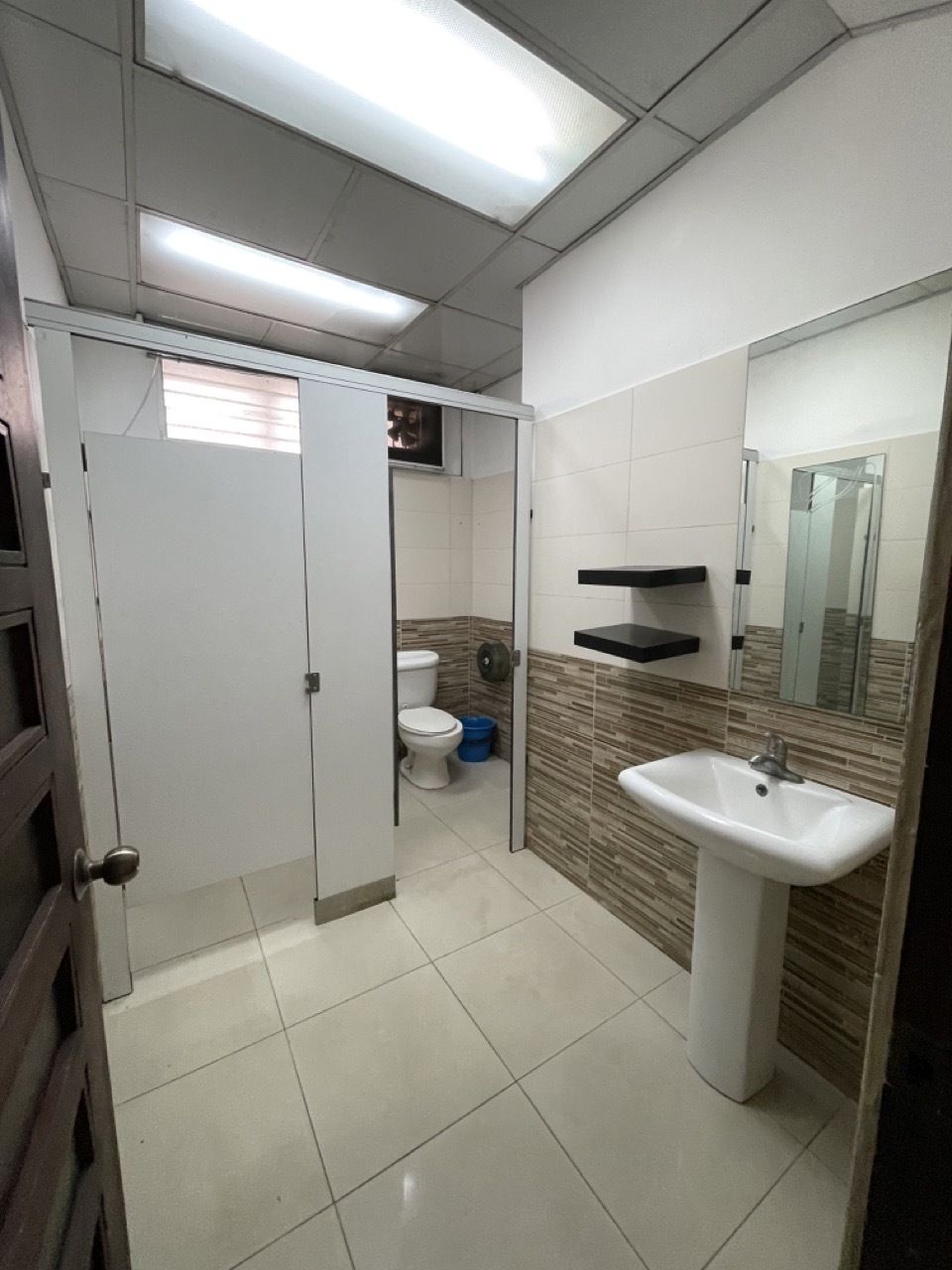 Alquiler oficinas JFK Miraflores Santo Domingo