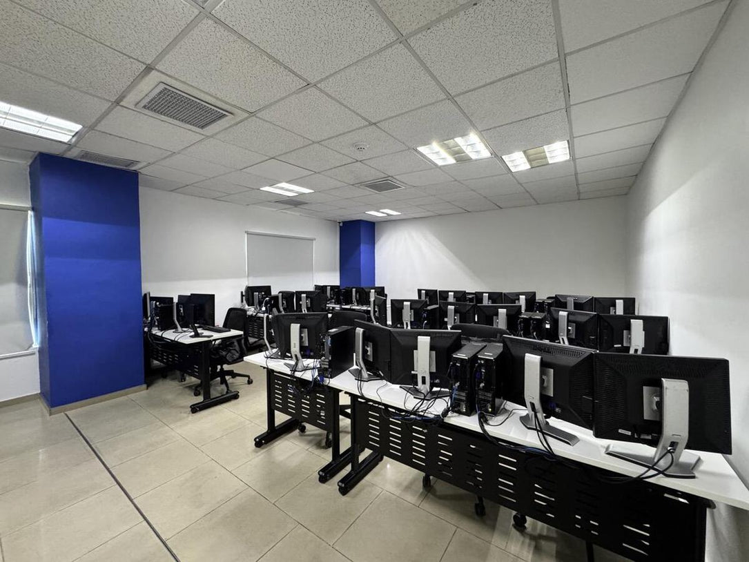Call center plug and play alquiler Evaristo Morales Santo Domigno