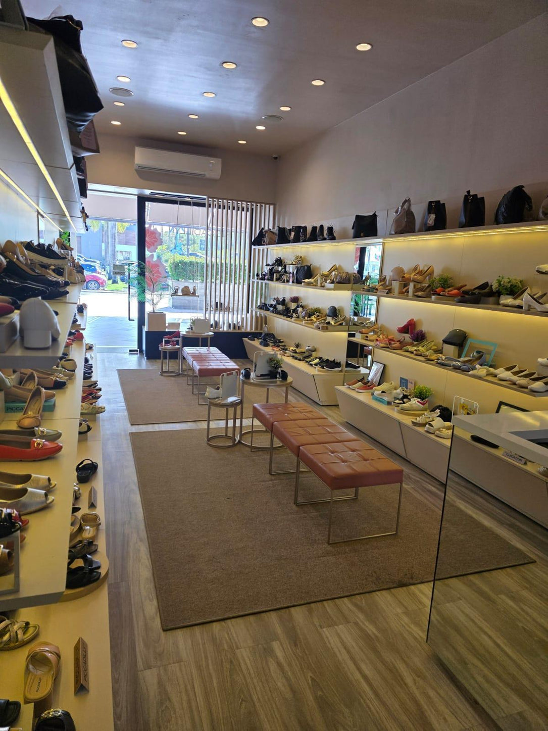 Locales comerciales alquiler Bavaro San Juan Shopping