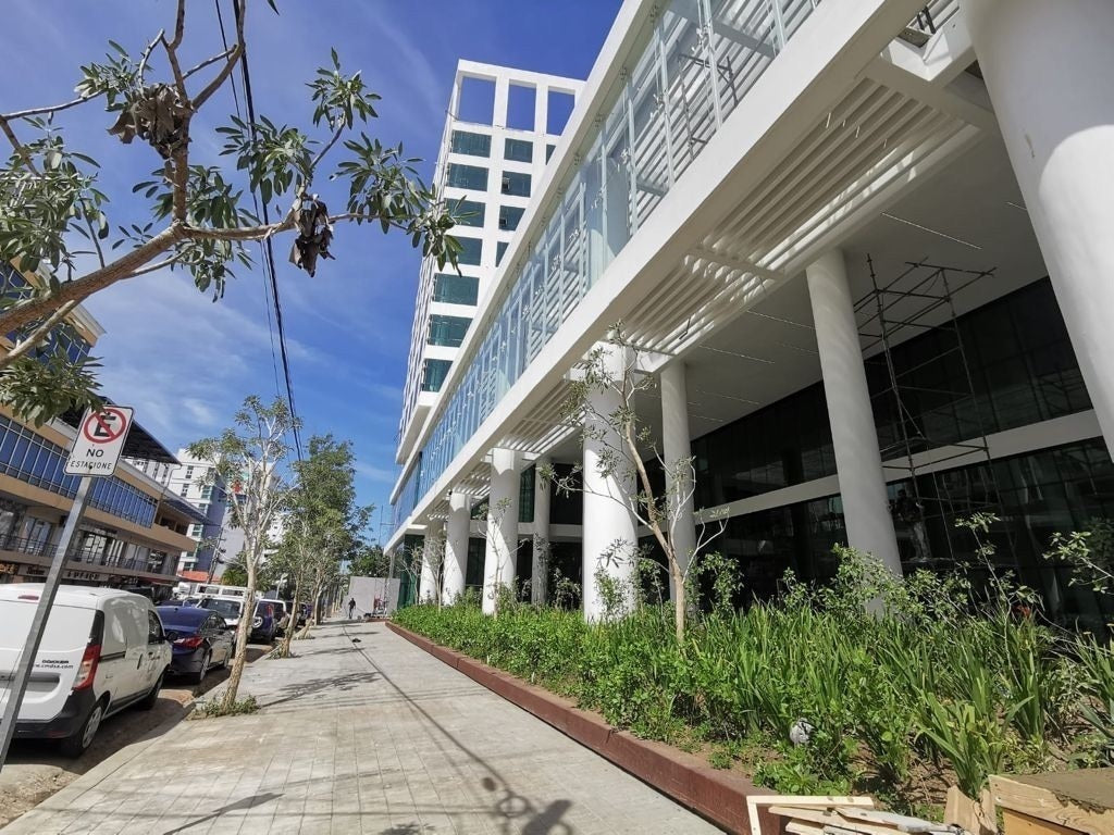 Oficina corporativa alquiler Piantini Habitat Center, Santo Domingo
