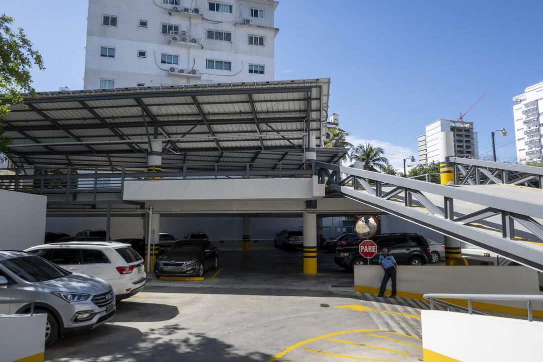 Oficina alquiler Naco Santo Domingo M7