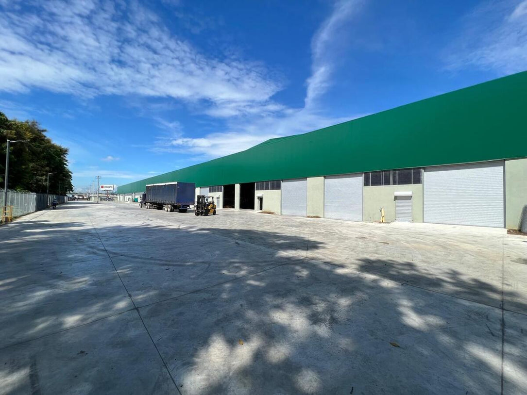 Nave industrial alquiler Aut. Duarte KM 18 Santo Domingo Oeste