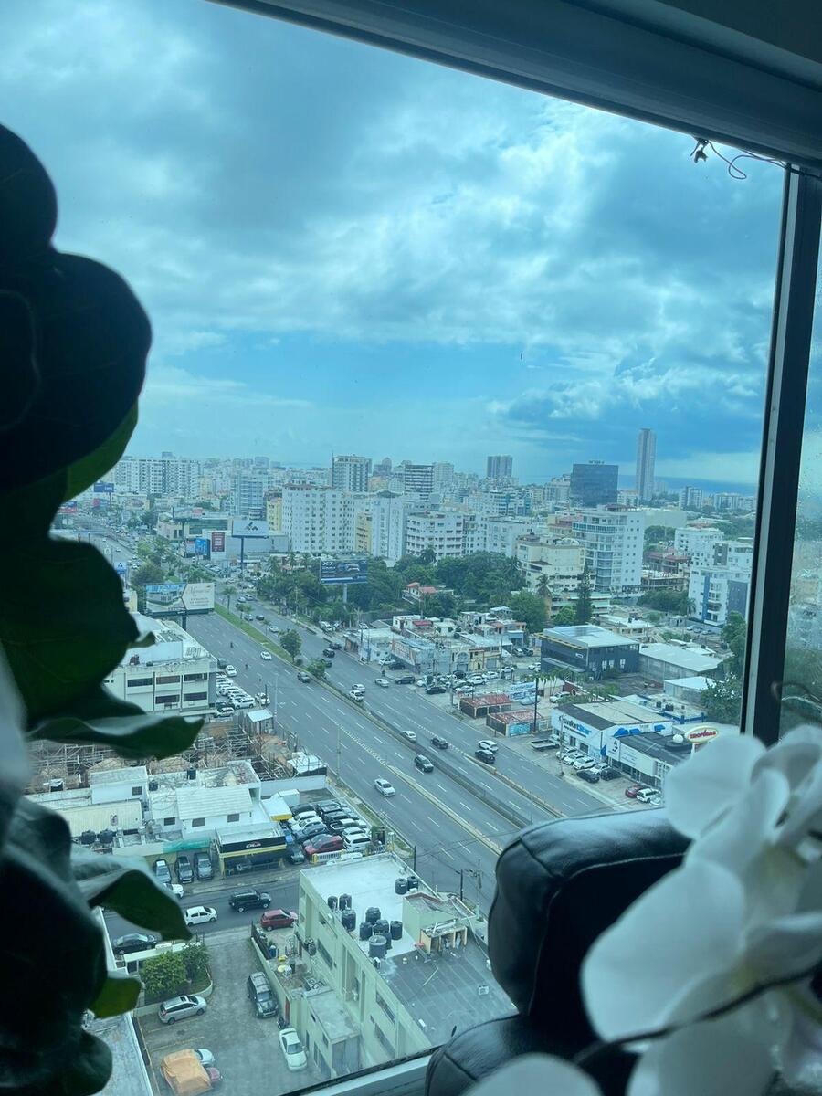 Oficina alquiler amueblada Torre Forum El Millon Santo Domingo