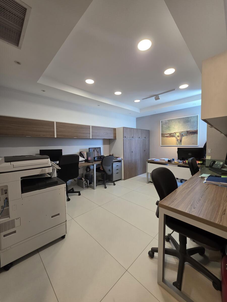 Oficina alquiler amueblada Torre Forum El Millon Santo Domingo
