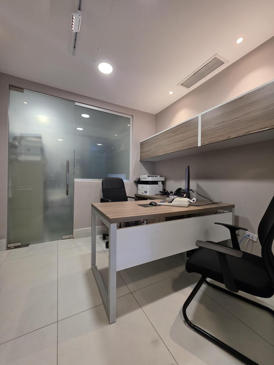 Oficina alquiler amueblada Torre Forum El Millon Santo Domingo