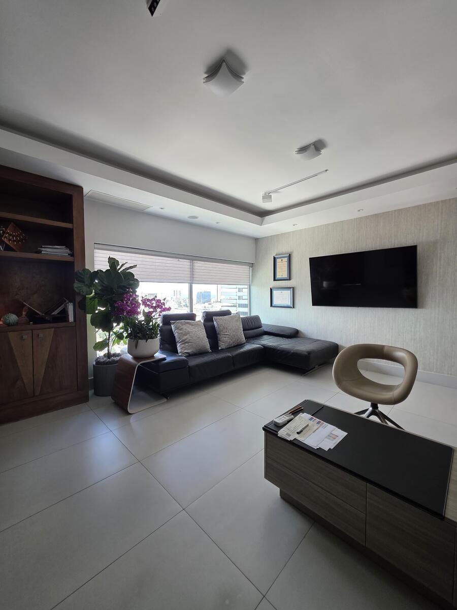 Oficina alquiler amueblada Torre Forum El Millon Santo Domingo