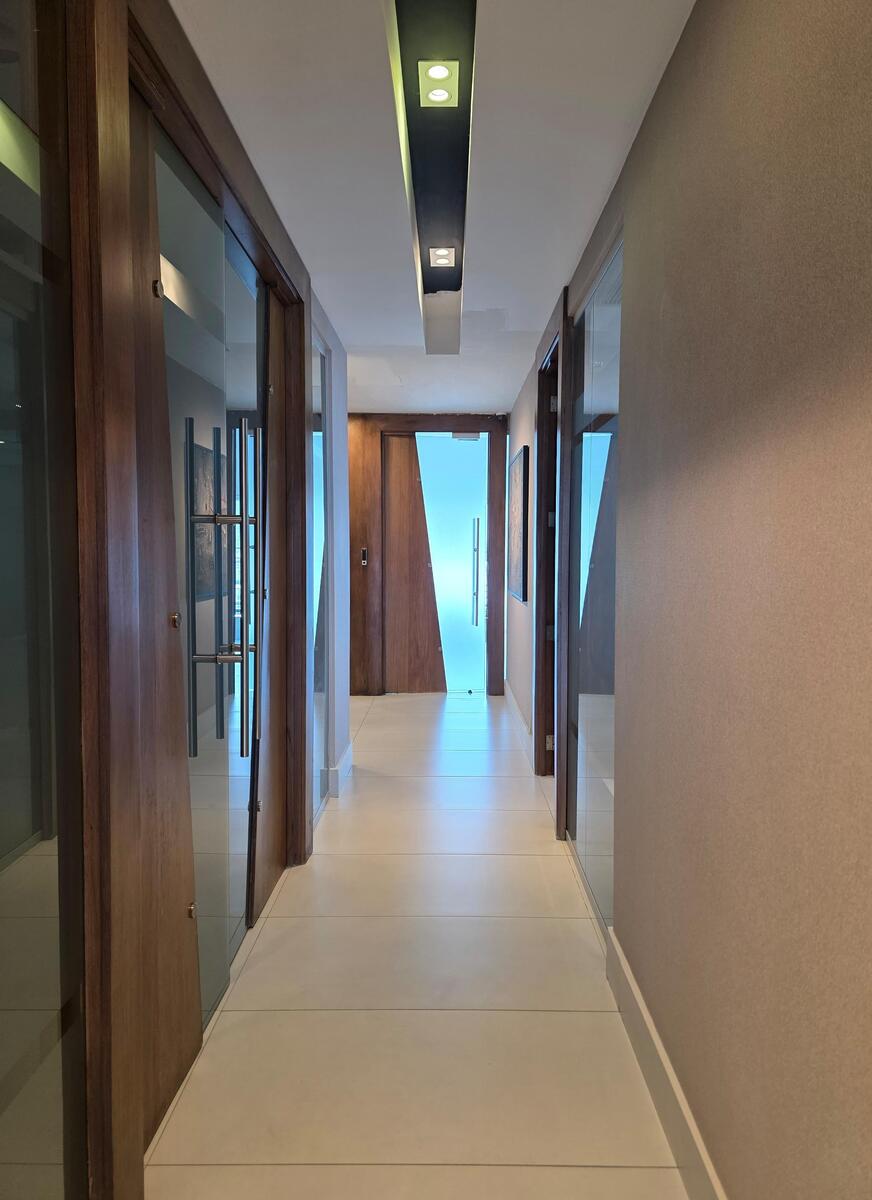 Oficina alquiler amueblada Torre Forum El Millon Santo Domingo
