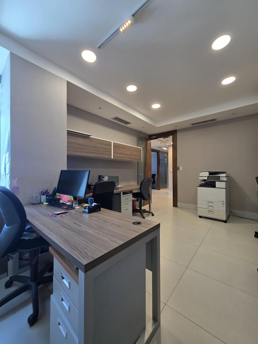 Oficina alquiler amueblada Torre Forum El Millon Santo Domingo