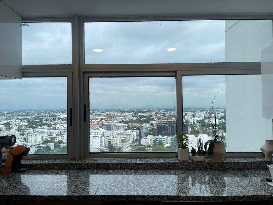 Oficina alquiler amueblada Torre Forum El Millon Santo Domingo
