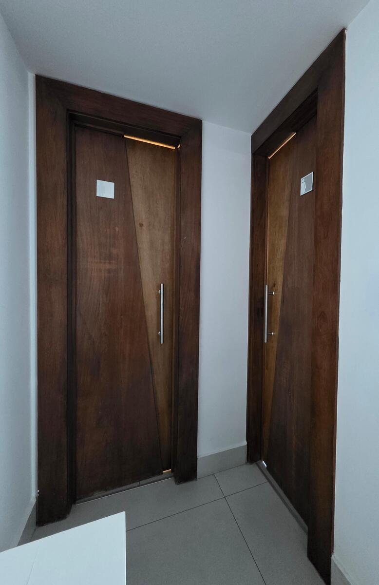 Oficina alquiler amueblada Torre Forum El Millon Santo Domingo
