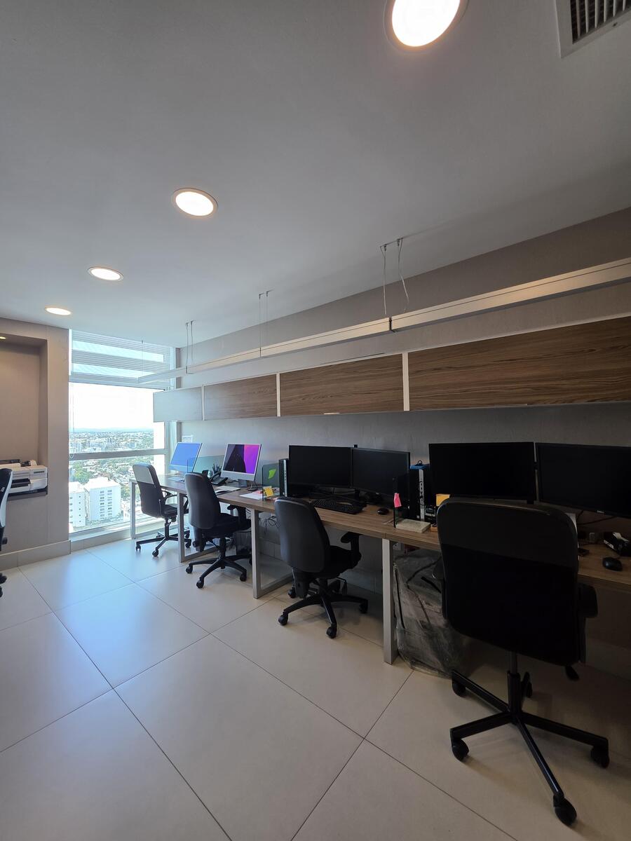 Oficina alquiler amueblada Torre Forum El Millon Santo Domingo