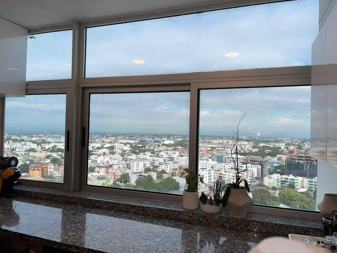 Oficina alquiler amueblada Torre Forum El Millon Santo Domingo