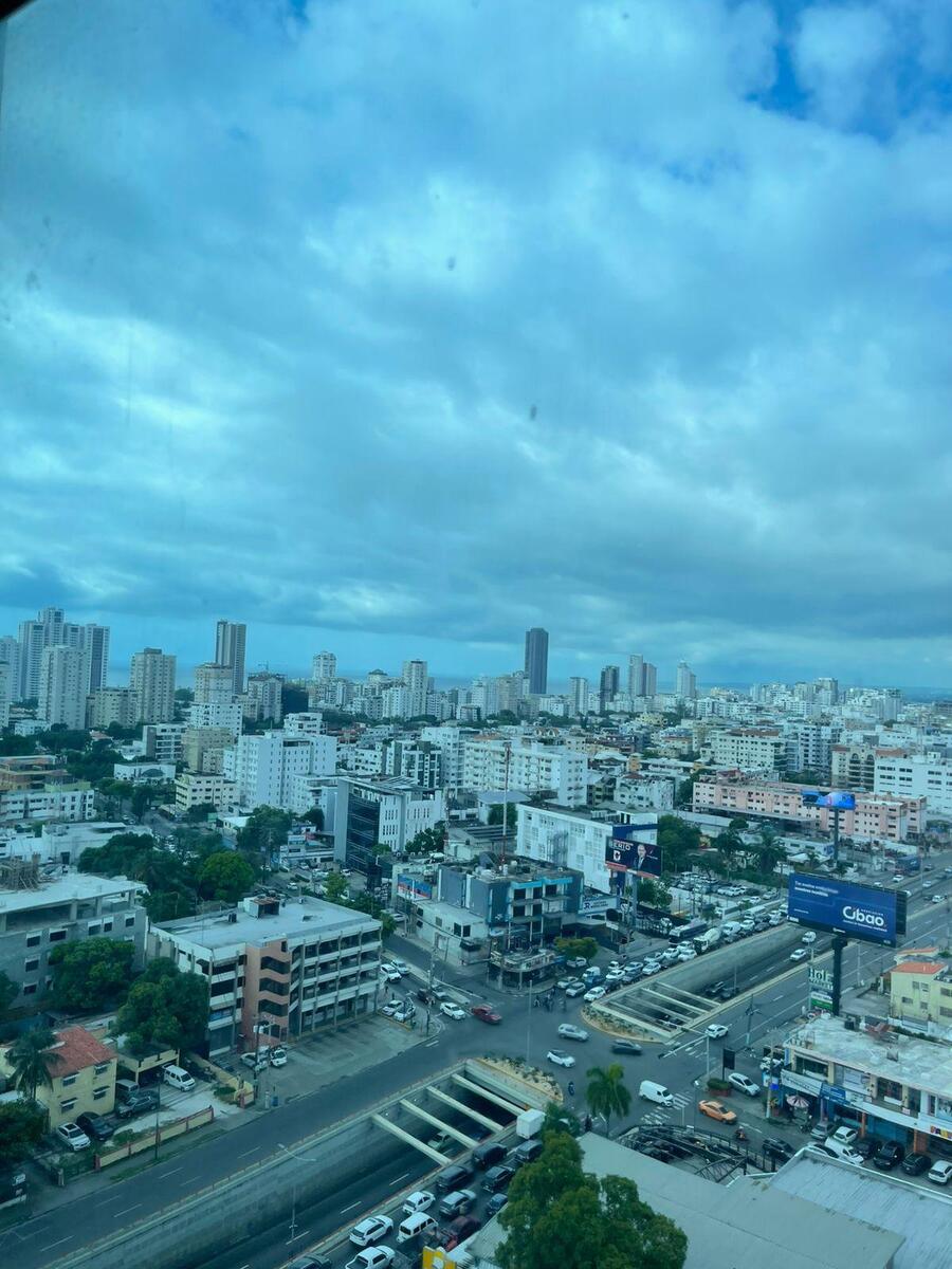 Oficina alquiler amueblada Torre Forum El Millon Santo Domingo