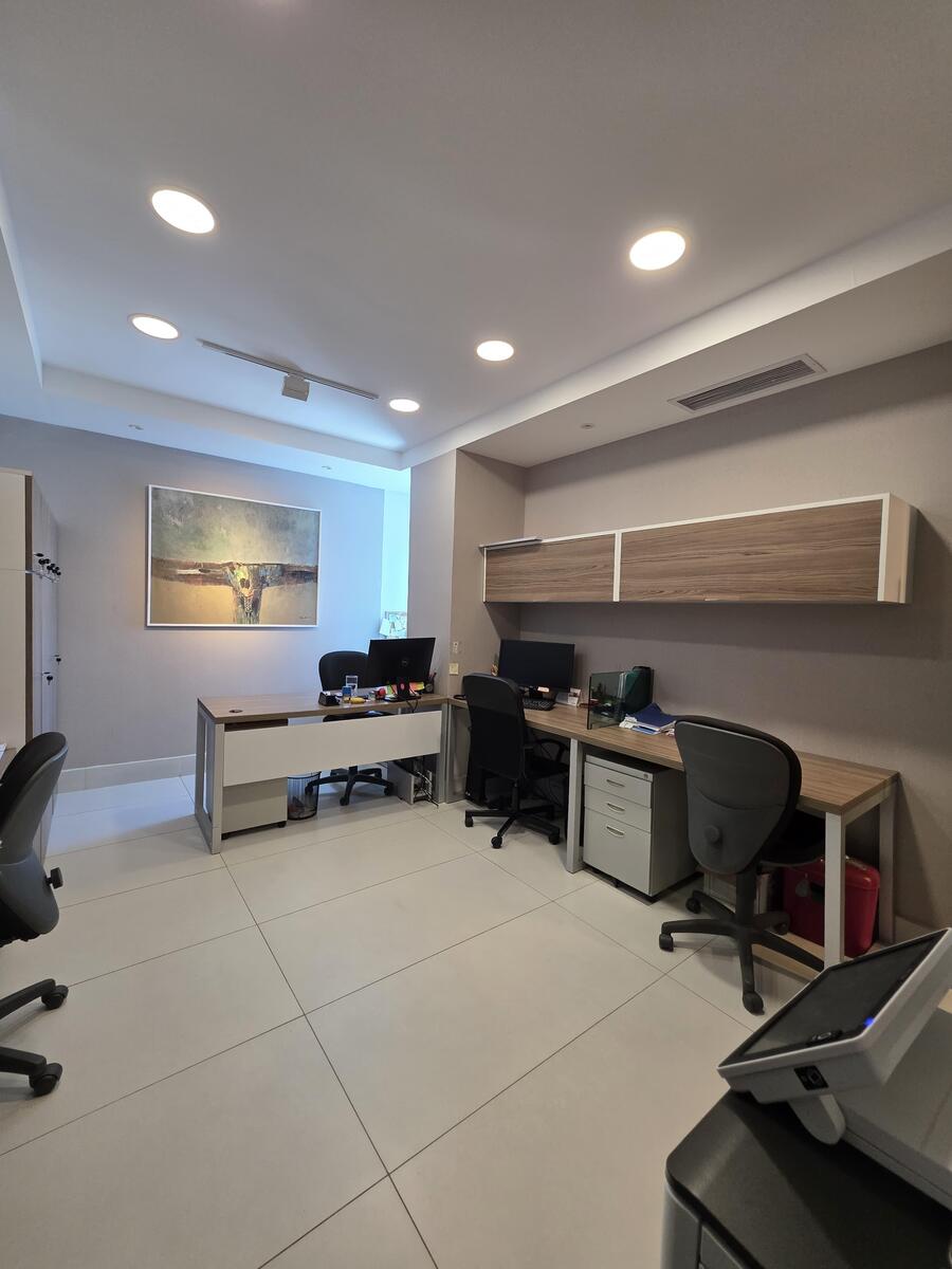 Oficina alquiler amueblada Torre Forum El Millon Santo Domingo