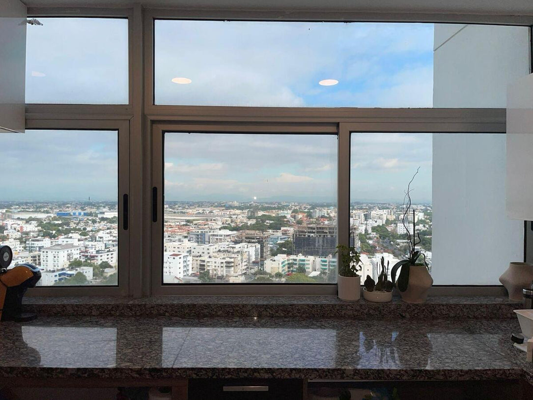 Oficina alquiler amueblada Torre Forum El Millon Santo Domingo