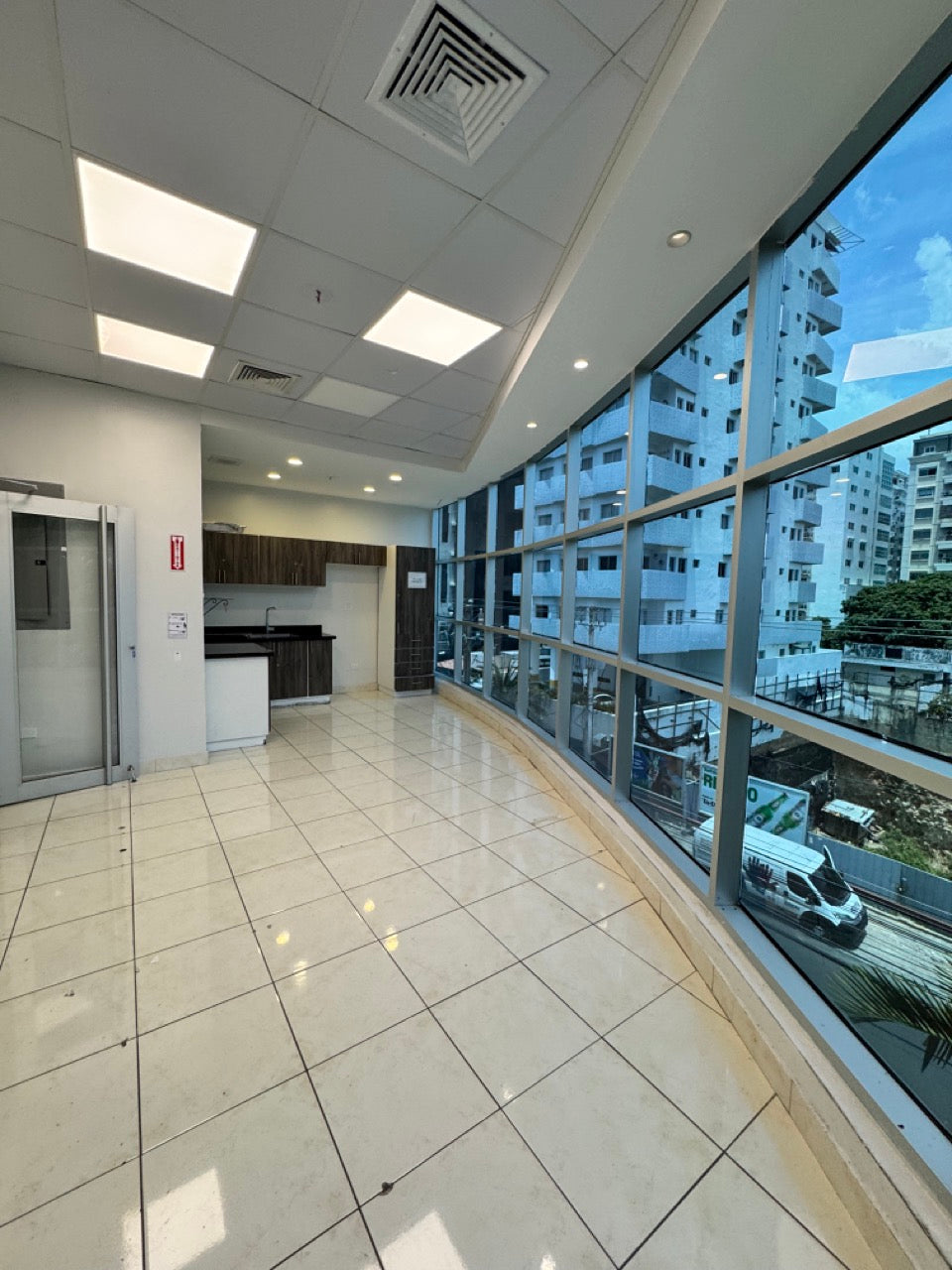 Oficinas alquiler Piantini MIII 301 Santo Domingo