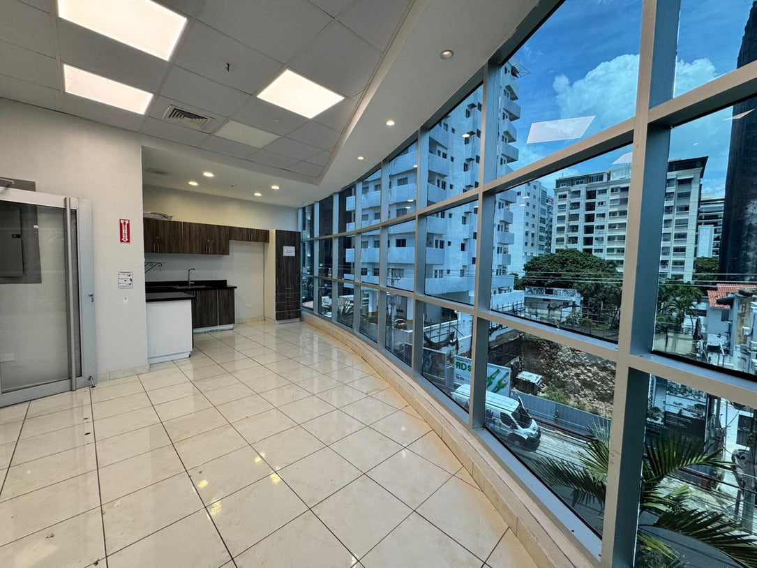Oficinas alquiler Piantini MIII 301 Santo Domingo