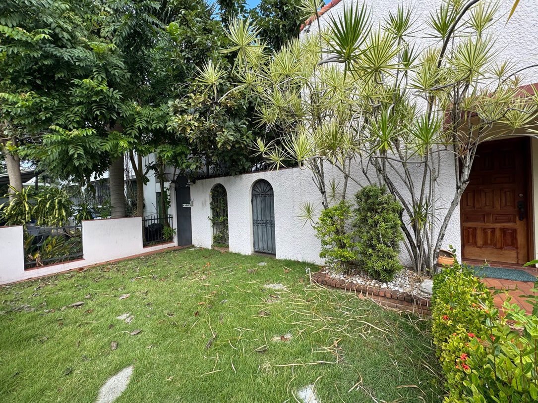 Local comercial casa Arroyo Hondo Viejo Santo Domingo