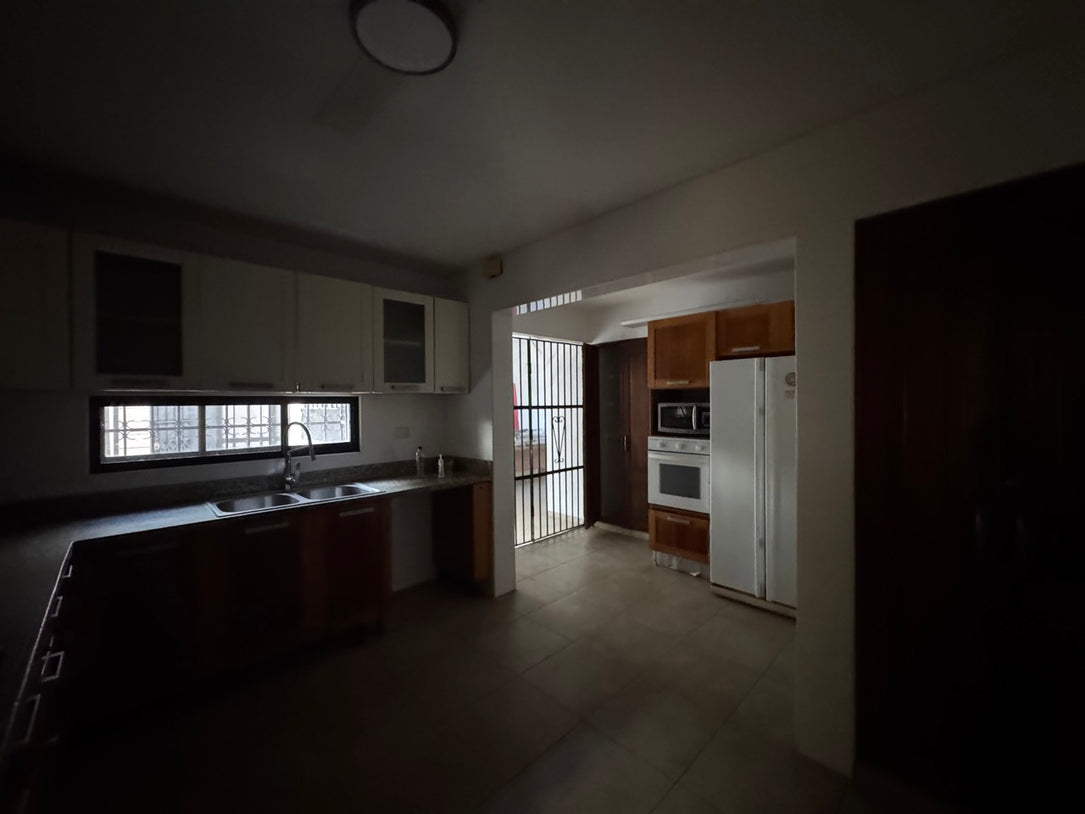 Local comercial casa Arroyo Hondo Viejo Santo Domingo