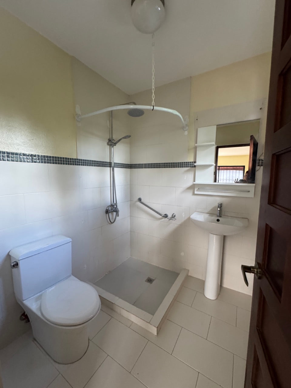 Local comercial casa Arroyo Hondo Viejo Santo Domingo
