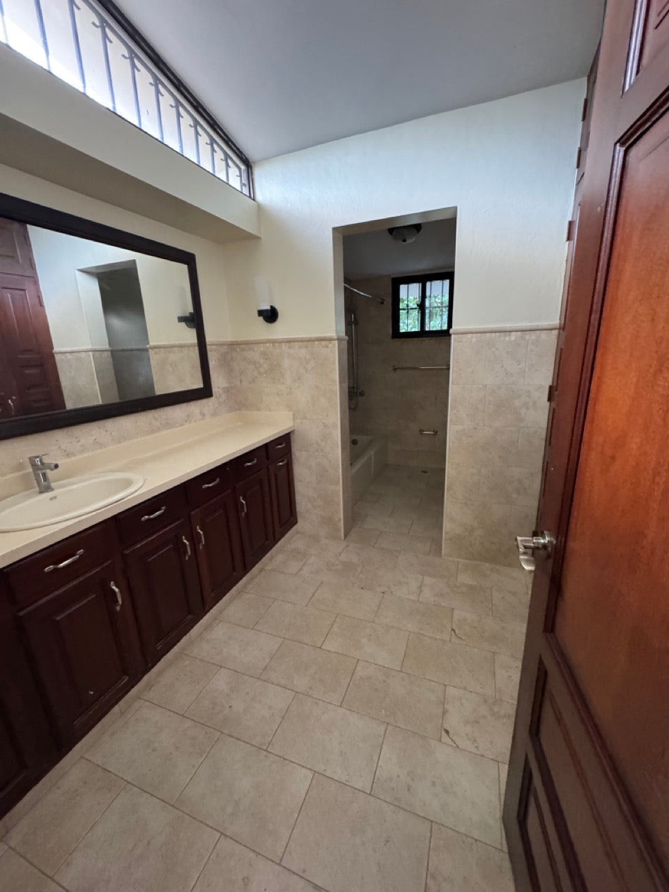 Local comercial casa Arroyo Hondo Viejo Santo Domingo