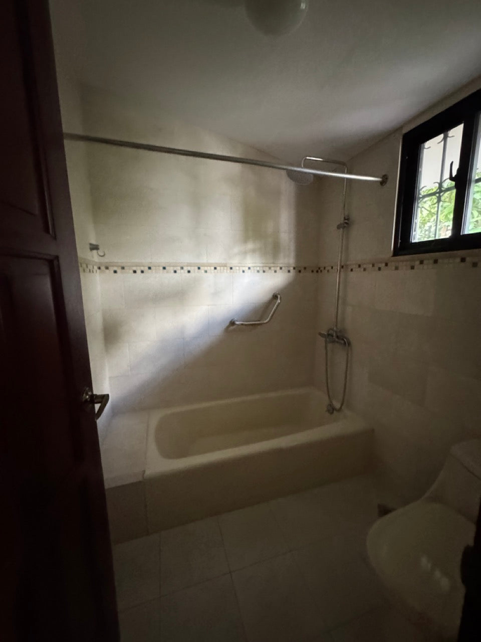 Local comercial casa Arroyo Hondo Viejo Santo Domingo
