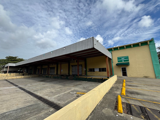 Nave terreno locales comerciales venta Ave. Luperon Herrera, Santo Domingo,