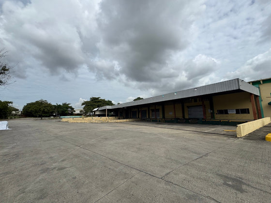 Nave terreno locales comerciales venta Ave. Luperon Herrera, Santo Domingo,