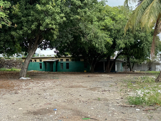 Nave terreno locales comerciales venta Ave. Luperon Herrera, Santo Domingo,