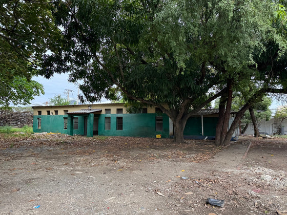 Nave terreno locales comerciales venta Ave. Luperon Herrera, Santo Domingo,