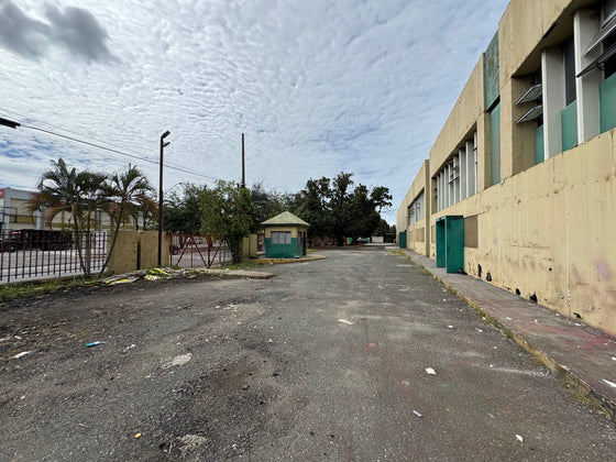 Nave terreno locales comerciales venta Ave. Luperon Herrera, Santo Domingo,