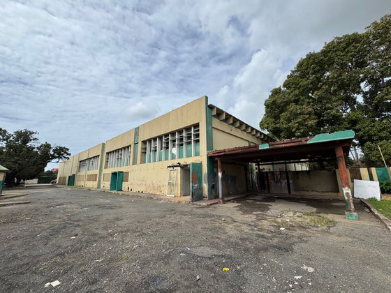 Nave terreno locales comerciales venta Ave. Luperon Herrera, Santo Domingo,