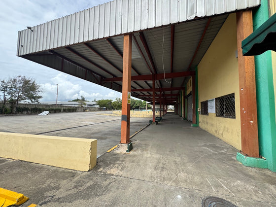 Nave terreno locales comerciales venta Ave. Luperon Herrera, Santo Domingo,