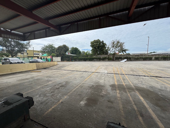 Nave terreno locales comerciales venta Ave. Luperon Herrera, Santo Domingo,