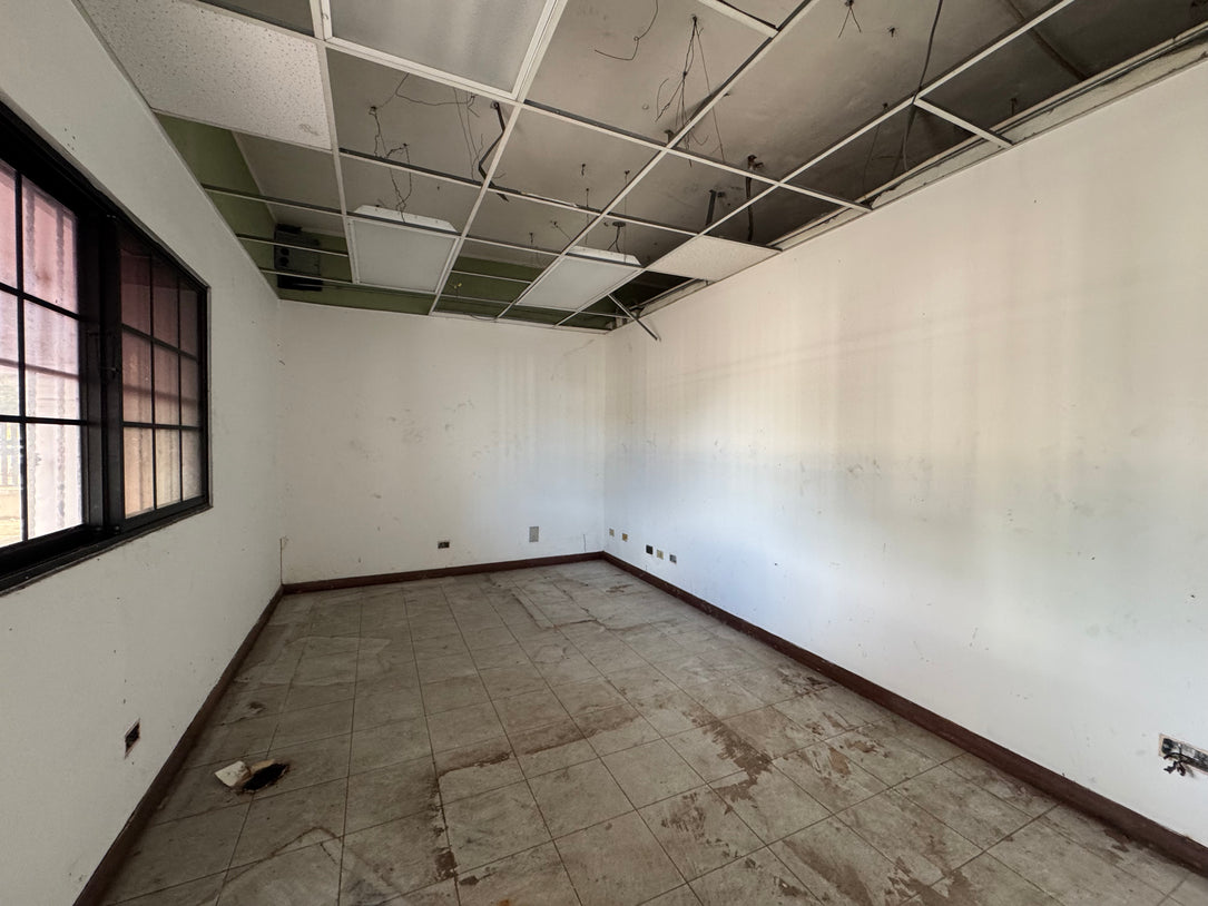 Edificio oficinas comercial Ens. Kennedy, Ave. Tiradentes Santo Domingo