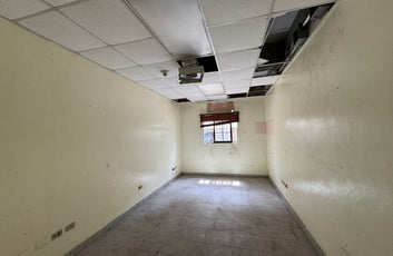 Edificio oficinas comercial Ens. Kennedy, Ave. Tiradentes Santo Domingo-6