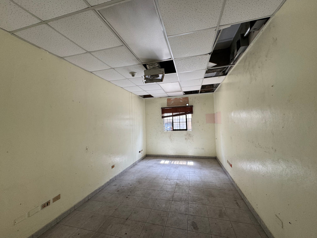 Edificio oficinas comercial Ens. Kennedy, Ave. Tiradentes Santo Domingo