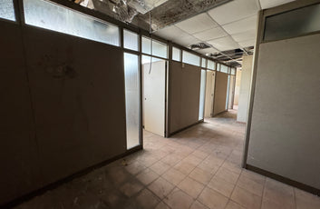 Edificio oficinas comercial Ens. Kennedy, Ave. Tiradentes Santo Domingo-9