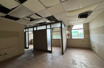Edificio oficinas comercial Ens. Kennedy, Ave. Tiradentes Santo Domingo-11