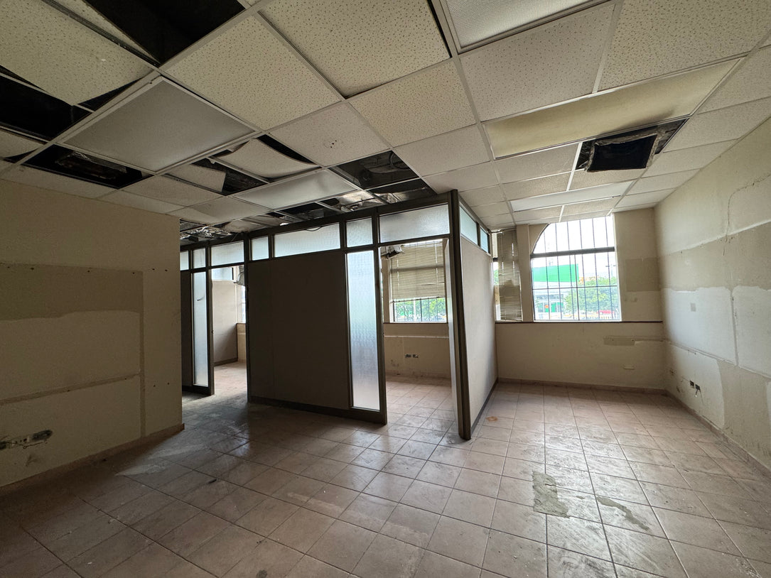 Edificio oficinas comercial Ens. Kennedy, Ave. Tiradentes Santo Domingo
